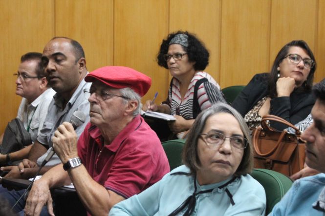 A Secretaria de Estado de Planejamento (Seplan) retomou, nesta segunda-feira (22), a programação das Oficinas Regionalizadas do Plano Plurianual (PPA) 2020-2023. Na semana anterior ao feriado de Páscoa, os técnicos da área de planejamento, de diversos órgãos estaduais, conheceram os indicadores e elaboraram propostas para seis das 12 Regiões de Integração (RI) do Pará. Já nesta semana, até a próxima quarta-feira (24), irão discutir as regiões restantes, contemplando, ao final, todo o Estado com sugestões de melhorias em diversas áreas.
Ao microfone, o servidor da Emater, Guilardo Lobo.

FOTO: ASCOM / SEPLAN
DATA: 22.04.2019
BELÉM - PARÁ <div class='credito_fotos'>Foto: ASCOM / SEPLAN   |   <a href='/midias/2019/originais/d5a40355-f488-4978-b0bc-b32d2086a4e4.jpg' download><i class='fa-solid fa-download'></i> Download</a></div>