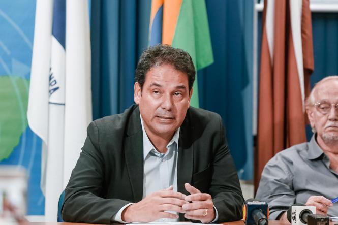 As obras nos filtros do Complexo Bolonha, responsável por 65% do abastecimento de toda a Região Metropolitana de Belém, seguem aceleradas para que o serviço seja 100% normalizado. Em coletiva realizada na tarde desta segunda-feira (15), a Compania de Saneamento do Pará (Cosanpa) informou que, além deste trabalho, outras obras de infraestrutura estão em execução. O objetivo principal é recuperar a produção de água nos 16 filtros do sistema, que funciona apenas com oito atualmente.

FOTO: JADER PAES / AGÊNCIA PARÁ
DATA: 15.04.2019
BELÉM - PARÁ <div class='credito_fotos'>Foto: JADER PAES / AGÊNCIA PA   |   <a href='/midias/2019/originais/d6ad6961-b926-429d-95c9-855ce4a6fddb.jpg' download><i class='fa-solid fa-download'></i> Download</a></div>