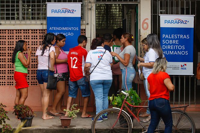 Um dos bairros mais populosos de Ananindeua, o Distrito Industrial recebeu, na manhã deste sábado (27), o Ação Cidadania, projeto promovido pelo governo do Estado, por meio da Fundação Parápaz. Os serviços nas áreas de saúde, assistência e cidadania, que caracterizam a iniciativa, foram ofertados na Escola Estadual de Ensino Fundamental e Médio Dr. Antônio Teixeira Gueiros.

FOTO: WAGNER SANTANA / AGENCIA PA
DATA: 27.04.2019
ANANINDEUA - PA <div class='credito_fotos'>Foto: Wagner Santana / Ag. Pará   |   <a href='/midias/2019/originais/d87bf64f-96ce-4050-846b-355fdb09aba3.jpg' download><i class='fa-solid fa-download'></i> Download</a></div>