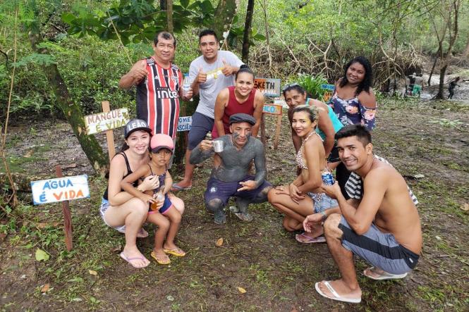 O Carnaval, ao contrário do que muitos pensam, é também um palco para ressaltar assuntos que merecem destaque durante o ano inteiro. Na cidade de Curuçá, localizada no nordeste paraense, a valorização do mangue para a economia local, que serve de hábitat para crustáceos, como o caranguejo e a importância da vegetação para a natureza são destaques no bloco “Pretinhos do mangue” que reúne a cada carnaval um número maior de brincantes que passam a se conscientizar de que o carnaval além de alegria, festas e danças é também preservação. O bloco “Pretinhos do Mangue” desfila pelas ruas do centro de Curuçá, sempre aos domingos e na terça-feira gorda de carnaval.

FOTO: ASCOM / SEGUP
DATA: 06.03.2019
CURUÇA - PA <div class='credito_fotos'>Foto: ASCOM / SEGUP   |   <a href='/midias/2019/originais/d91e3ca7-3a73-4e9e-ad79-f8522ae1a476.jpg' download><i class='fa-solid fa-download'></i> Download</a></div>