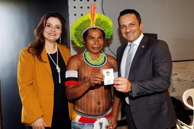 Mais de 50 indígenas das regiões sul, sudeste, nordeste e da área da Rodovia Transamazônica, no Pará, participaram no último dia 24, no Parque Estadual do Utinga (PEUt), da programação alusiva ao Dia dos Povos Indígenas, oficializado em 19 de abril. O evento foi promovido pelo Governo do Estado, por meio do Programa Raízes da Secretaria de Estado de Justiça e Direitos Humanos (Sejudh), juntamente com o Instituto de Desenvolvimento Florestal e da Biodiversidade do Estado do Pará (Ideflor-Bio).

FOTO: FERNANDO ARAÚJO / AGÊNCIA PARÁ
DATA: 26.04.2019
BELÉM - PARÁ <div class='credito_fotos'>Foto: Fernando Araújo/Ag. Pará   |   <a href='/midias/2019/originais/d922db07-1b5d-42ed-a557-c83035ef2219.jpg' download><i class='fa-solid fa-download'></i> Download</a></div>