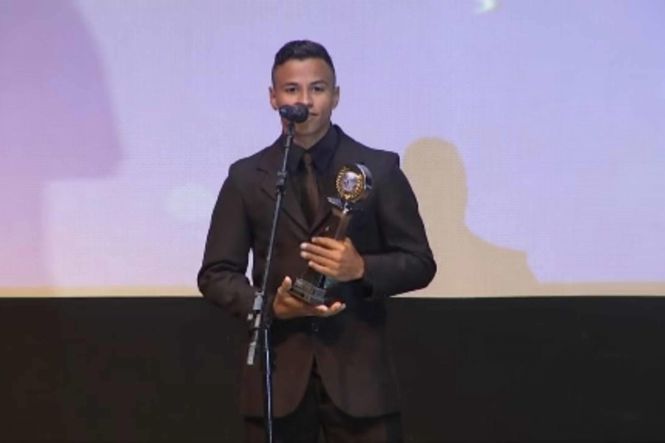 Noite de premiação e reconhecimento para o esporte paraense. O Troféu Romulo Maiorana chegou a sua 25° edição, premiando 19 categorias principais e especiais. Três atletas integrantes do programa Bolsa Talento da Secretaria de Estado de Esporte e Lazer (Seel) conquistaram o prêmio em suas modalidades. 

NA FOTO: KAIK SOUSA

FOTO: DIVULGAÇÃO
DATA: 18.04.2019
BELEM - PARÁ <div class='credito_fotos'>Foto: Divulgação   |   <a href='/midias/2019/originais/da63445d-5258-4c63-a90a-bb469bc9c6aa.jpg' download><i class='fa-solid fa-download'></i> Download</a></div>