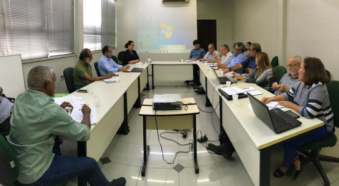 Na primeira reunião ordinária do conselho gestor do Fundo de Desenvolvimento da Cacauicultura do Pará (Funcacau) neste ano, os conselheiros discutiram a necessidade de criar novos mecanismos de análise e acompanhamento dos projetos, diante do crescente interesse dos produtores pelo financiamento do fundo.

FOTO: ASCOM / SEDAP
DATA: 28.03.2019
BELÉM - PARÁ <div class='credito_fotos'>Foto: Ascom Sedap   |   <a href='/midias/2019/originais/db9f65be-25f1-4944-a9fc-4c721a09a8d2.jpg' download><i class='fa-solid fa-download'></i> Download</a></div>