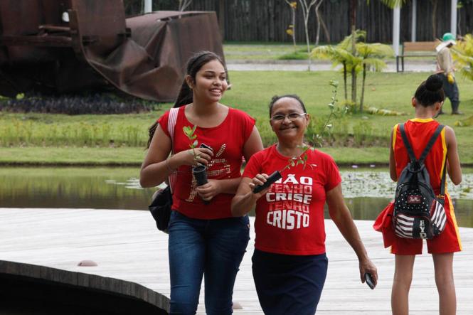 O Parque do Utinga recebeu na manhã desta segunda (25), a abertura da Semana da Festa Anual das Árvores, promovida pelo Instituto de Desenvolvimento Florestal e da Biodiversidade do Estado do Pará (Ideflor-Bio), com a presença de mais de 500 pessoas, entre parceiros e visitantes. Palestras, plantação de mudas e trilhas, sempre voltadas à educação e conscientização ambiental, fizeram parte da programação.  

FOTO: WAGNER SANTANA / AGÊNCIA PARÁ
DATA: 25.03.2019
BELÉM - PA <div class='credito_fotos'>Foto: Wagner Santana / Ag. Pará   |   <a href='/midias/2019/originais/dbee0db0-25e4-4f42-a2b1-d7a044d0aa15.jpg' download><i class='fa-solid fa-download'></i> Download</a></div>