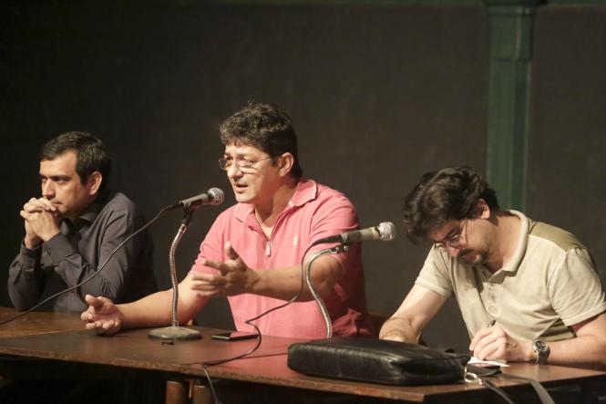 "Transformar a leitura em patrimônio de família" é o desejo do professor Raimundo de Oliveira, 51 anos, compartilhado por estudantes, representantes de bibliotecas comunitárias, escritores, livreiros e poetas, que participaram da Escuta da Setorial do Livro, Leitura e Literatura, uma ação do Governo do Pará, realizada pela Secretaria de Estado de Cultura (Secult), em parceria com a Fundação Cultural do Pará (FCP).

FOTO MARIO QUADROS / ASCOM SECULT
DATA 03.04.2019
BELEM - PARA <div class='credito_fotos'>Foto: MARIO QUADROS / ASCOM SECULT   |   <a href='/midias/2019/originais/dc35f148-8069-4091-87a4-51d09d2001de.jpg' download><i class='fa-solid fa-download'></i> Download</a></div>