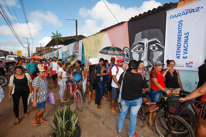 Um dos bairros mais populosos de Ananindeua, o Distrito Industrial recebeu, na manhã deste sábado (27), o Ação Cidadania, projeto promovido pelo governo do Estado, por meio da Fundação Parápaz. Os serviços nas áreas de saúde, assistência e cidadania, que caracterizam a iniciativa, foram ofertados na Escola Estadual de Ensino Fundamental e Médio Dr. Antônio Teixeira Gueiros.

FOTO: WAGNER SANTANA / AGENCIA PA
DATA: 27.04.2019
ANANINDEUA - PA <div class='credito_fotos'>Foto: Wagner Santana / Ag. Pará   |   <a href='/midias/2019/originais/dd3bd723-0460-42b7-91e7-d5aa729da9c8.jpg' download><i class='fa-solid fa-download'></i> Download</a></div>