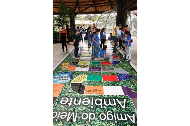 O Parque do Utinga recebeu na manhã desta segunda (25), a abertura da Semana da Festa Anual das Árvores, promovida pelo Instituto de Desenvolvimento Florestal e da Biodiversidade do Estado do Pará (Ideflor-Bio), com a presença de mais de 500 pessoas, entre parceiros e visitantes. Palestras, plantação de mudas e trilhas, sempre voltadas à educação e conscientização ambiental, fizeram parte da programação.  

FOTO: WAGNER SANTANA / AGÊNCIA PARÁ
DATA: 25.03.2019
BELÉM - PA <div class='credito_fotos'>Foto: Wagner Santana / Ag. Pará   |   <a href='/midias/2019/originais/dd97a4f5-bceb-4ca1-ab2f-02f6f3a45a07.jpg' download><i class='fa-solid fa-download'></i> Download</a></div>