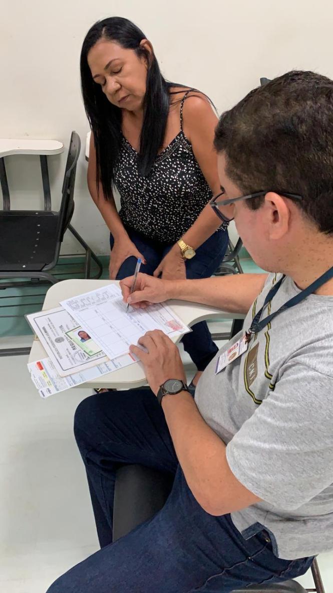 A emissão de documento oficial em tempo real à população de Santarém foi um dos serviços ofertados na abertura do programa “Governo Por Todo o Pará”, na manhã desta quarta-feira (20), que leva obras e serviços aos moradores do oeste paraense, ao longo desta semana.

FOTO: BRUNO MELLO / DIVULGAÇÃO
DATA: 20.03.2019
SANTARÉM - PARÁ <div class='credito_fotos'>Foto: Bruno Mello / Divulgação   |   <a href='/midias/2019/originais/e03e93d5-db7a-47df-9be2-9d8346fdbed9.jpg' download><i class='fa-solid fa-download'></i> Download</a></div>