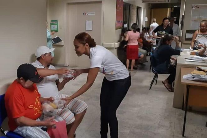 Café da manhã, massagem, práticas integrativas e muita música surpreenderam e alegraram os pacientes que aguardavam consultas no ambulatório do Hospital Ophir Loyola, em Belém, na manhã desta quarta-feira (15). 

FOTO: ASCOM / OPHIR LOYOLA
DATA: 16.05.2019
BELÉM -PARÁ <div class='credito_fotos'>Foto:  Ascom / Ophir Loyola   |   <a href='/midias/2019/originais/e06049ba-7a05-4ea6-aaf5-5d2f10db9b18.jpg' download><i class='fa-solid fa-download'></i> Download</a></div>