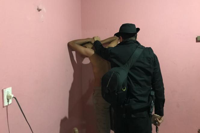 A Polícia Civil do Pará deflagrou hoje a operação Hera para dar cumprimento a mandados de prisão decretados pela Justiça contra indiciados por violência doméstica contra a mulher no interior do Pará. Sob coordenação da Diretoria de Polícia do Interior (DPI), a operação foi iniciada por volta de 6 horas da manhã, de forma simultânea, pelas 15 Delegacias da Mulher (DEAMs) no Interior do Estado. Ao todo, 29 prisões foram efetuadas ao longo do dia.

FOTO : DIVULGAÇÃO POLICIA CIVIL - PARÁ
DATA: 25.01.2019 <div class='credito_fotos'>Foto: Divulgação / Policia Civil - Pará   |   <a href='/midias/2019/originais/e19f48fb-a358-4e39-8dec-aaf7eb82f962.jpg' download><i class='fa-solid fa-download'></i> Download</a></div>