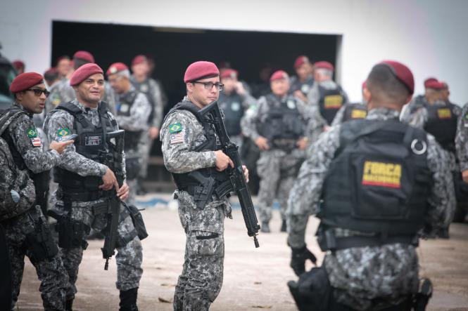 A tropa da Força Nacional começa a chegar no Pará nesta sexta-feira (22). Os agentes chegam a Belém por diversas rotas e meios, em dias alternados, vindos de Itaituba, no sudoeste paraense; do estado de Sergipe, no nordeste brasileiro; e de Brasília, Distrito Federal. Todos os 200 agentes e as 40 viaturas deverão se reunir, na próxima segunda-feira (25) quando ocorrerá uma solenidade de apresentação que marcará o início das atividades da Força Nacional na Região Metropolitana de Belém (RMB).

FOTO: FERNANDO ARAÚJO / AGÊNCIA PARÁ
DATA:22.03.2019
BELÉM - PARÁ <div class='credito_fotos'>Foto: Fernando Araújo/Ag. Pará   |   <a href='/midias/2019/originais/e216122b-7600-45fc-ae8b-3cb5a0d663af.jpg' download><i class='fa-solid fa-download'></i> Download</a></div>