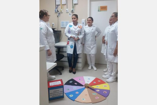 A higienização das mãos é uma das principais medidas de segurança adotadas em um ambiente de cuidados com a saúde. O procedimento é simples, barato e eficaz na prevenção de infecções, e ajuda a proteger pacientes e profissionais da área. A instituição do Dia Mundial de Higienização das Mãos - 5 de Maio – incentiva a realização de diversas ações destinadas a conscientizar a população sobre a importância dessa prática.

FOTO: ASCOM / HGI
DATA: 10.05.2019
IPIXUNA - PARÁ <div class='credito_fotos'>Foto: ASCOM / HGI   |   <a href='/midias/2019/originais/e23063c9-13ca-48a5-aa61-b143d45be4d6.jpg' download><i class='fa-solid fa-download'></i> Download</a></div>