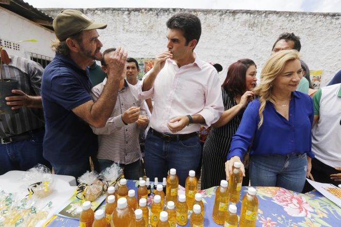 O município de São João de Pirabas, localizado na região do salgado, completou nesta sexta-feira (10), 31 anos. Durante todo o dia a programação foi diversificada, com torneios esportivos, brincadeiras e Ação de Cidadania com inúmeros benefícios a população. A ação que ocorre desde sábado (04), é uma realização do Governo do Estado, através da Secretaria de Estado de Articulação da Cidadania (SEAC), Fundação Parápaz, Secretaria de Estado de Saúde e demais órgãos.

FOTO: MARCELO SEABRA / AGÊNCIA PARÁ
DATA: 10.05.2019
PIRABAS - PARÁ <div class='credito_fotos'>Foto: Marcelo Seabra / Ag. Pará   |   <a href='/midias/2019/originais/e335a2b1-cdfe-4835-92a9-96b4711fdb15.jpg' download><i class='fa-solid fa-download'></i> Download</a></div>