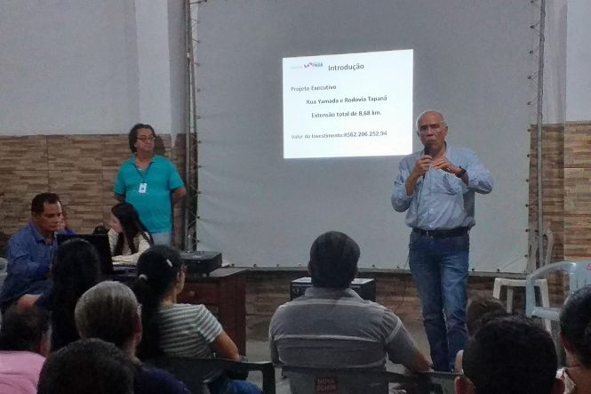 Com o objetivo de dialogar e levar informação e esclarecimentos à sociedade, o Núcleo de Gerenciamento de Transporte Metropolitano (NGTM) reuniu com a Associação dos Moradores do Benguí (AMOB), em Belém, no final da tarde da terça-feira (23), para apresentar o projeto de Adequação e Duplicação da Rua Yamada - Rodovia do Tapanã, obra que está sendo executada pelo Governo do Estado.

FOTO: ASCOM / NGTM
DATA: 24.04.2019
BELÉM - PARÁ <div class='credito_fotos'>Foto: ASCOM NGTM   |   <a href='/midias/2019/originais/e416aecc-8fe7-4974-b7bb-59556bcc6347.jpg' download><i class='fa-solid fa-download'></i> Download</a></div>