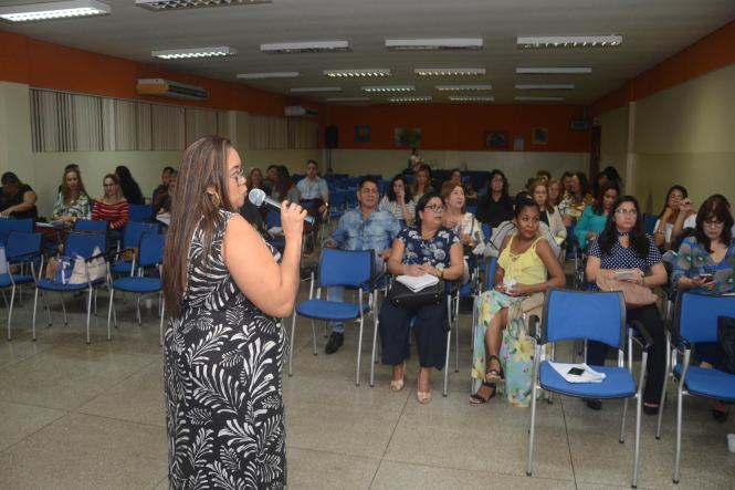 Gestores e técnicos de Unidades Seduc na Escola (USES) de Belém e Unidades Regionais de Ensino (URES) de Breves, Altamira e região das Ilhas estão em Belém para discutir a implementação do novo ensino médio do Estado do Pará. O Grupo de Trabalho de Interiorização da  BNCC-Ensino Médio é promovido pela Secretaria de Estado de Educação (Seduc) com o objetivo de esclarecer e discutir a nova Base Nacional Comum Curricular (BNCC) para o Estado.

FOTO: ELISEU DIAS / ASCOM SEDUC
DATA: 27.03.2019
BELÉM - PA

 <div class='credito_fotos'>Foto: Eliseu Dias / Ascom Seduc   |   <a href='/midias/2019/originais/e44a15b2-1a42-4a22-aca0-2fbb8e9c6361.jpg' download><i class='fa-solid fa-download'></i> Download</a></div>