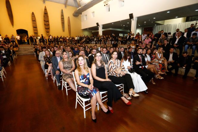 A exemplo do que vai acontecer com a Polícia Militar, que abrirá sete mil novas vagas por concurso público, a Polícia Civil do Pará tambem terá seu concurso para novos servidores ainda este ano. A informação foi dada pelo governador do Estado, Helder Barbalho, na noite desta quarta-feira (24), durante cerimônia que celebrou os 143 anos da Polícia Civil no Estado, cujo aniversário transcorreu no último domingo (21).

FOTO: MARCELO SEABRA / AGÊNCIA PARÁ
DATA: 25.04.2019
BELÉM - PARÁ <div class='credito_fotos'>Foto: Marcelo Seabra / Ag. Pará   |   <a href='/midias/2019/originais/e503f120-e711-4715-ac7e-990281a0fa01.jpg' download><i class='fa-solid fa-download'></i> Download</a></div>