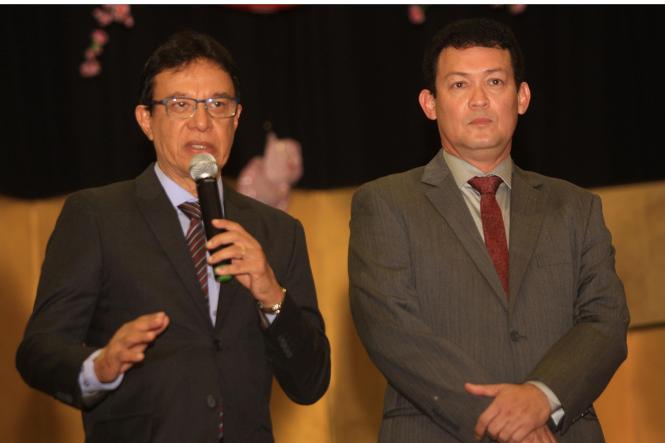 A comunidade nipo-brasileira do Pará comemorou a entrada de 2019 no auditório da Associação Pan-Amazônia Nipo-Brasileira, no domingo (6), em Belém. O evento deu início às homenagens aos 90 anos da imigração japonesa na Amazônia e contou com a presença do Governo do Estado. O chefe de gabinete, Luiziel Guedes (e), esteve representando o governador Helder Barbalho.

FOTO: CARLOS SODRÉ / AG. PARÁ
DATA: 06.01.2019
BELÉM - PARÁ <div class='credito_fotos'>Foto: CARLOS SODRÉ / AG. PARÁ    |   <a href='/midias/2019/originais/e555552b-1cba-45a6-9e36-0a05358da37a.jpg' download><i class='fa-solid fa-download'></i> Download</a></div>