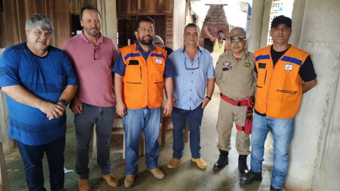 Por conta das fortes chuvas, um trecho da BR-163 entre o distrito de Morais de Almeida – pertencente ao município de Itaituba – e a cidade de Novo Progresso teve que ser parcialmente bloqueado pelo Departamento Nacional de Infraestrutura e Trânsito (Dnit), o que causou um congestionamento de cerca de 80 km na rodovia. 

FOTO: DIVULGAÇÃO
DATA: 06.03.2019
BELÉM - PARÁ <div class='credito_fotos'>Foto: Divulgação   |   <a href='/midias/2019/originais/e57a6d83-4a9e-4bd6-9e4b-41d5f550569e.jpg' download><i class='fa-solid fa-download'></i> Download</a></div>