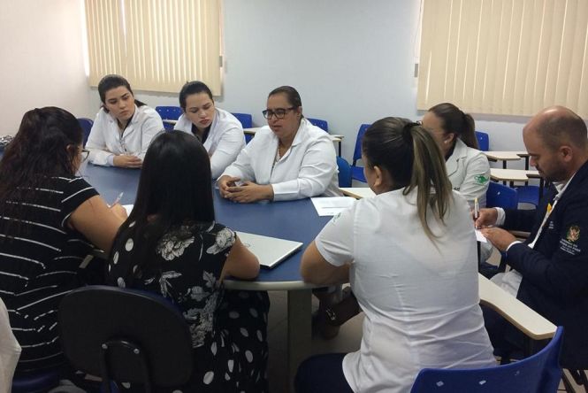 Um dos 119 integrantes do projeto "Melhorando a Segurança do Paciente em Larga Escala no Brasil", promovido pelo Ministério da Saúde, o Hospital Regional do Sudeste do Pará - Dr. Geraldo Veloso (HRSP), em Marabá (PA), recebe nesta semana a visita de enfermeiras do Hospital Moinhos de Vento, do Rio Grande do Sul (RS). 

FOTO: ASCOM / HRSP
DATA: 16.05.2019
MARABÁ - PARÁ <div class='credito_fotos'>Foto: ASCOM HRSP   |   <a href='/midias/2019/originais/e64aae78-23c7-4a8c-92b7-4b4e5be1f61c.jpg' download><i class='fa-solid fa-download'></i> Download</a></div>
