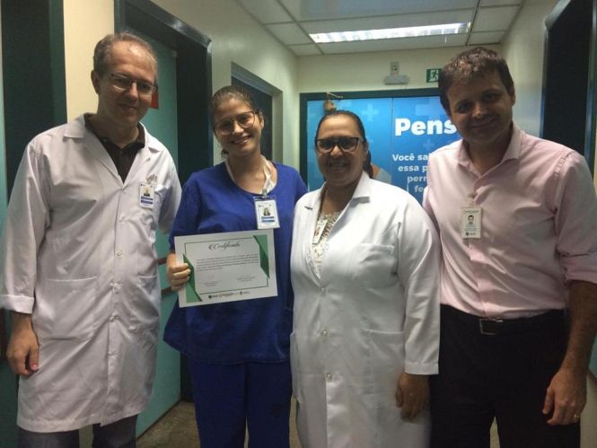 Um dos 119 integrantes do projeto "Melhorando a Segurança do Paciente em Larga Escala no Brasil", promovido pelo Ministério da Saúde, o Hospital Regional do Sudeste do Pará - Dr. Geraldo Veloso (HRSP), em Marabá (PA), recebe nesta semana a visita de enfermeiras do Hospital Moinhos de Vento, do Rio Grande do Sul (RS). 

FOTO: ASCOM / HRSP
DATA: 16.05.2019
MARABÁ - PARÁ <div class='credito_fotos'>Foto: ASCOM HRSP   |   <a href='/midias/2019/originais/e64c28a9-f71b-46a0-85ac-56f2e9ad17e7.jpg' download><i class='fa-solid fa-download'></i> Download</a></div>
