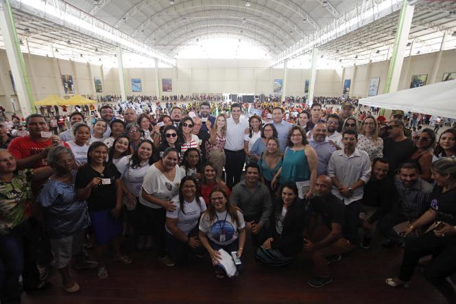 Marabá completa 106 anos nesta sexta-feira (5) e as comemorações iniciaram cedo. Um bolo de 16 metros fez parte de um café da manhã especial servido na orla do município. Sede do Governo desde a quarta-feira (3), a cidade receberá mais investimentos anunciados pelo governo do estado.

FOTO: MAYCON NUNES / AGENCIA PARA
DATA: 05.04.2019
MARABA - PARA <div class='credito_fotos'>Foto: Maycon Nunes / Ag. Pará   |   <a href='/midias/2019/originais/e6bfffff-67b7-4971-b07e-e9d704113dda.jpg' download><i class='fa-solid fa-download'></i> Download</a></div>
