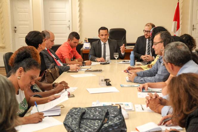 Sejudh debate ações no combate ao trabalho escravo e tráfico de pessoas.

Foto: Wagner Almeida / Ascom Sejudh
Data: 18.01.2019
Belém / Pa <div class='credito_fotos'>Foto: Wagner Almeida/ Ascom Sejudh   |   <a href='/midias/2019/originais/e76c3d7a-c89c-4d7b-84e5-134a60f56325.jpg' download><i class='fa-solid fa-download'></i> Download</a></div>