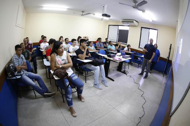 Escola de inverno do Centro de ciências Naturais e Tecnologia (CCNT), da Universidade do Estado do Pará (Uepa).

Na foto, oficina "Insetos bioindicadores de qualidade ambiental", com a professora Ana Lúcia Gutjhar.

FOTO: NAILANA THIELY
DATA: 23.01.17
BELÉM-PARÁ <div class='credito_fotos'>Foto: Nailana Thiely / Ascom Uepa   |   <a href='/midias/2019/originais/e7854ea5-88d2-4567-aca2-fffb79679b43.jpg' download><i class='fa-solid fa-download'></i> Download</a></div>