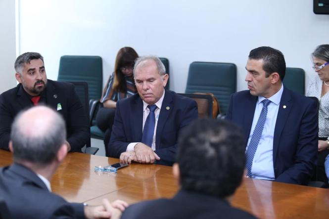 O governador tem ainda agenda com a ministra da Agricultura, Tereza Cristina, com a qual vai falar das ações de combate da Mosca da Carambola e febre aftosa, executadas pela Agência de Defesa Agropecuária do Estado (Adepará).

FOTO: JAILSON SAM / DIVULGAÇÃO
DATA: 19.02.2019 <div class='credito_fotos'>Foto: Jailson Sam / Divulgação   |   <a href='/midias/2019/originais/e818481e-bddd-428d-b942-b6d0f369a120.jpg' download><i class='fa-solid fa-download'></i> Download</a></div>