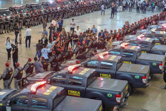 A partir desta segunda-feira (25), 200 agentes da Força Nacional já estão reforçando a segurança pública em cinco bairros de Belém (Guamá, Jurunas, Terra Firme, Cabanagem e Benguí), e em áreas críticas dos municípios de Ananindeua e Marituba. O pontapé inicial da operação “Nazaré” – uma homenagem à padroeira do Pará – foi dado no final da tarde pelo governador do Estado, Helder Barbalho, em cerimônia realizada no Hangar Centro de Convenções. De lá, as 44 viaturas da corporação seguiram para dar início às atividades ostensivas, a serem realizadas em parceria com o sistema estadual de segurança, pelo prazo inicial de 90 dias, que podem ser prorrogados por igual período, de acordo com a necessidade.

FOTO: MARCO SANTOS / AGÊNCIA PARÁ
DATA: 25.03.2019
BELÉM - PA <div class='credito_fotos'>Foto: Marco Santos / Ag. Pará   |   <a href='/midias/2019/originais/e821bf91-2bff-4354-9ef6-30ec9b7f9161.jpg' download><i class='fa-solid fa-download'></i> Download</a></div>