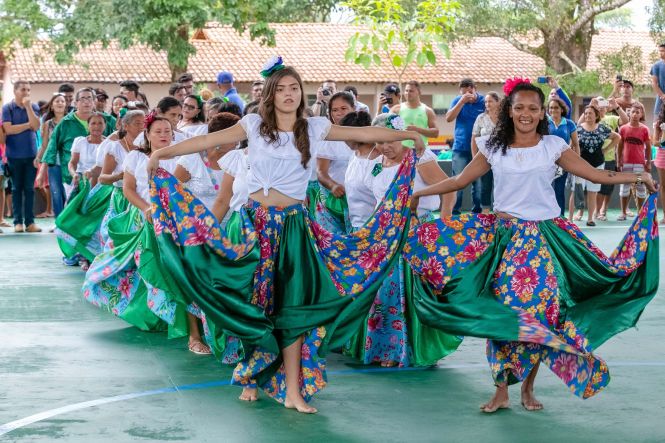Na manhã desta sexta-feira (17), o governador do Estado, Helder Barbalho, reinaugurou a Escola Estadual de Ensino Fundamental e Médio Manoel Lobato, em Primavera, região bragantina. A unidade de ensino foi reformada e ampliada com recursos de mais de R$ 1.700 milhão, que foram financiados pelo Banco Interamericano de Desenvolvimento (Bid).

FOTO: MARCO SANTOS / AGÊNCIA PARÁ
DATA: 17.05.2019
PRIMAVERA - PARÁ <div class='credito_fotos'>Foto: Marco Santos / Ag. Pará   |   <a href='/midias/2019/originais/e8325444-b073-40ec-ad18-bac0f462155b.jpg' download><i class='fa-solid fa-download'></i> Download</a></div>