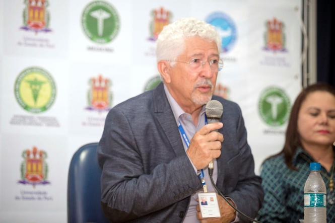 Os novos alunos do Centro de Ciências Biológicas e da Saúde (CCBS) da Universidade do Estado do Pará (Uepa) participaram da aula magna, realizada no auditório da Unidade de Ensino, Assistência, Fisioterapia e Terapia Ocupacional (Ueafto), em Belém, nesta quarta-feira (6). A programação foi promovida pelos veteranos dos centros acadêmicos dos cursos de Biomedicina, Educação Física, Enfermagem, Fisioterapia, Medicina e Terapia Ocupacional. Na foto, o reitor Rubens Cardoso.


FOTO: Marcello Sarmento / Ascom Uepa
DATA: 06.02.2019
BELÉM - PARÁ <div class='credito_fotos'>Foto: MARCELLO SARMENTO / ASCOM UEPA   |   <a href='/midias/2019/originais/e8569284-f434-49aa-b92a-83603a27776e.jpg' download><i class='fa-solid fa-download'></i> Download</a></div>