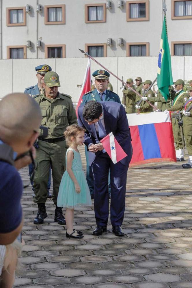 O novo Governador do Pará, Helder Barbalho (foto), participou na tarde desta terça-feira, 1° de janeiro, de ato solene na cidades de Marabá, marcando o início da sua gestão à frente do Estado do Pará.

FOTO: MARCO SANTOS
DATA: 01.01.2019
MARABÁ - PARÁ <div class='credito_fotos'>Foto: MARCO SANTOS   |   <a href='/midias/2019/originais/e8a4e2ca-7bb3-4d67-9ab3-9c92860a56b0.jpg' download><i class='fa-solid fa-download'></i> Download</a></div>