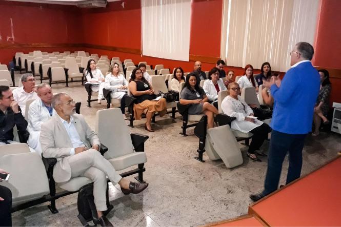 Foi realizada, nesta segunda-feira (18), no auditório do Hospital Ophir Loyola (HOL), a reunião de alinhamento com os representantes dos hospitais paraenses, que vão participa do Projeto Paciente Seguro. O objetivo do projeto é implantar o Programa Nacional de Segurança do Paciente (PNSP) do Ministério da Saúde, que visa a contribuir para a qualificação do cuidado em estabelecimentos de saúde, melhorando a segurança do paciente em hospitais públicos.
Na foto secretário de Estado de Saúde, Alberto Beltrame.

FOTO: ROBERTA VILANOVA / ASCOM SESPA
DATA: 18.03.2019
BELÉM - PA <div class='credito_fotos'>Foto: ROBERTA VILANOVA/ ASCOM SESPA   |   <a href='/midias/2019/originais/e958ecca-f7ce-4078-8438-44c309719ed8.jpg' download><i class='fa-solid fa-download'></i> Download</a></div>