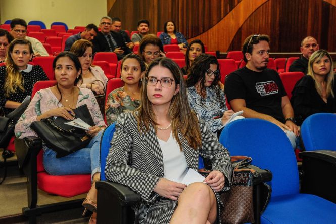 A Polícia Civil do Pará, por meio da Diretoria de Atendimento a Grupos Vulneráveis, vai promover, nesta terça-feira (30), o seminário denominado “Povos Indígenas em Movimentos Migratórios no Pará. Um Enfoque na Segurança Pública”. A programação será realizada no auditório da Delegacia-Geral, em Belém. O público-alvo são os policiais civis.

FOTO: LEANDRO SANTANA / ASCOM POLICIA CIVIL
DATA: 30.04.2019
BELEM - PA <div class='credito_fotos'>Foto: LEANDRO SANTANA / DIVULGAÇÃO   |   <a href='/midias/2019/originais/e96db018-aa73-4da0-b40e-60b3b480d238.jpg' download><i class='fa-solid fa-download'></i> Download</a></div>