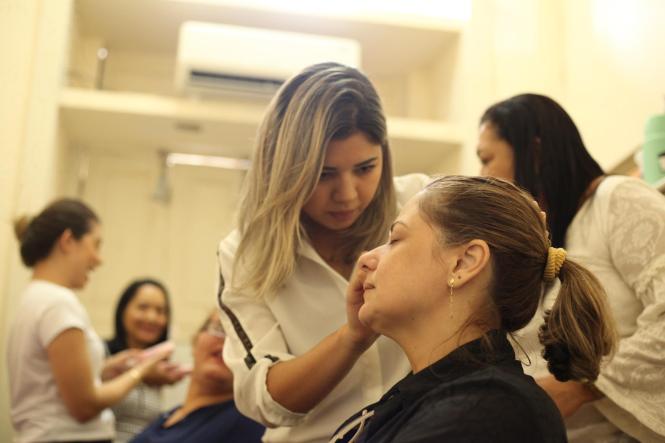 Belém Pará. Local, Sejudh. A Secretaria de Estado de Justiça e Direitos Humanos (Sejudh) realizou ação de cidadania, com a emissão das carteiras de identidade e trabalho para população feminina, na manhã de hoje (8), em alusão ao Dia Internacional da Mulher. Paralelamente, promoveu tratamento estético e apresentações culturais com artistas locais para os públicos interno e externo. 

Foto: Wagner Almeida/ Sejudh 
DATA: 08.03.2019
BELÉM - PARÁ <div class='credito_fotos'>Foto: Wagner Almeida/ Ascom Sejudh   |   <a href='/midias/2019/originais/e99aa8e3-f2c2-4e0b-9c61-e51babafeeb7.jpg' download><i class='fa-solid fa-download'></i> Download</a></div>