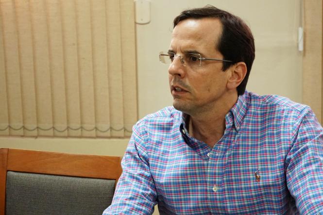 Os donos de frigoríficos no Pará estão preocupados com a queda de 26% na receita de exportação da carne em 2018. A informação foi do presidente do Sindicato da Indústria de Carnes no Pará (Sindicarne), Daniel Acatauassú Freire, durante reunião solicitada pelo secretário estadual de Desenvolvimento Agropecuário e da Pesca, Hugo Suenaga, para discutir os impactos da crise no setor. Na foto, Daniel Acatauassú Freire.

FOTO: MATEUS COSTA/ASCOM SEDAP
DATA: 18.01.2019
BELÉM - PARÁ <div class='credito_fotos'>Foto: Mateus Costa / ascom sedap   |   <a href='/midias/2019/originais/ea5cbb4a-c460-482b-9154-976f12265cd5.jpg' download><i class='fa-solid fa-download'></i> Download</a></div>