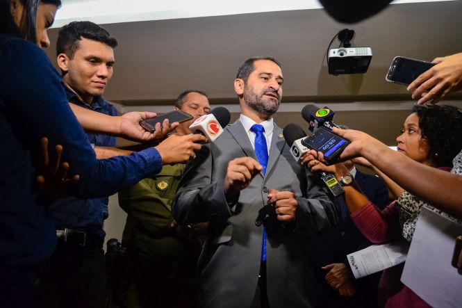 Durante coletiva de imprensa, realizada nesta segunda-feira (6), o Governo do Pará, por meio da Secretaria de Estado de Segurança Pública e Defesa Social (Segup), informou a redução nos índices de criminalidade durante o mês de abril no Pará. Os casos de homicídio, por exemplo, caíram 38% se comparados aos registrados em abril de 2018, o que representa a preservação de 141 vidas. 

FOTO: ELIELSON  MODESTO / ASCOM SEGUP
DATA: 06.05.2019
BELÉM - PARÁ <div class='credito_fotos'>Foto: Elielson Modesto / Ascom Segup   |   <a href='/midias/2019/originais/ea6e110a-4622-45e8-ad1c-b1d2ab5a8c85.jpg' download><i class='fa-solid fa-download'></i> Download</a></div>