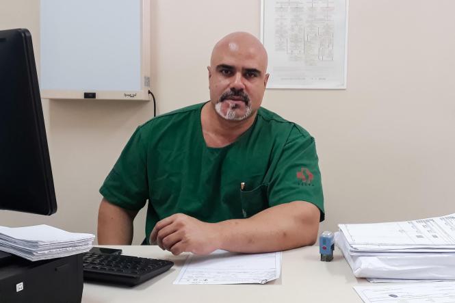 Uma cirurgia de alta complexidade e rara foi realizada pela equipe do Hospital Regional Público do Marajó (HRPM), em Breves, evitou o processo de amputação da perna de uma garota de apenas oito anos, que sofreu queda de uma árvore e provocou fratura externa da tíbia (mais conhecido como osso da canela) que exigiu a realização do procedimento de “rotação de retalhos de pele e subcutâneo vascularizados”, que devolveu a menina a chance de voltar a caminhar.

FOTO: DIVULGAÇÃO
DATA: 18.03.2019
BREVES - PA <div class='credito_fotos'>Foto: Divulgação   |   <a href='/midias/2019/originais/ea7531a7-260f-4471-a413-2e9a370a531d.jpg' download><i class='fa-solid fa-download'></i> Download</a></div>