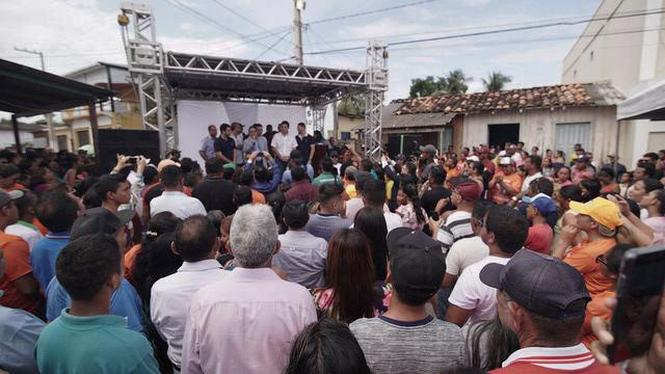 O governador Helder Barbalho e o vice-governador, Lúcio Vale, inauguraram neste sábado (23) a segunda agência do Banco do Estado do Pará (Banpará) em 80 dias de governo, dessa vez no município de Porto de Moz, no oeste paraense. 

FOTO: MARCO SANTOS / AG. PARÁ
DATA: 23.03.3029
PORTO DE MOZ - PARÁ <div class='credito_fotos'>Foto: Marco Santos / Ag. Pará   |   <a href='/midias/2019/originais/eaae7321-b293-46d6-8fe5-ff3bcb12bf5e.jpg' download><i class='fa-solid fa-download'></i> Download</a></div>