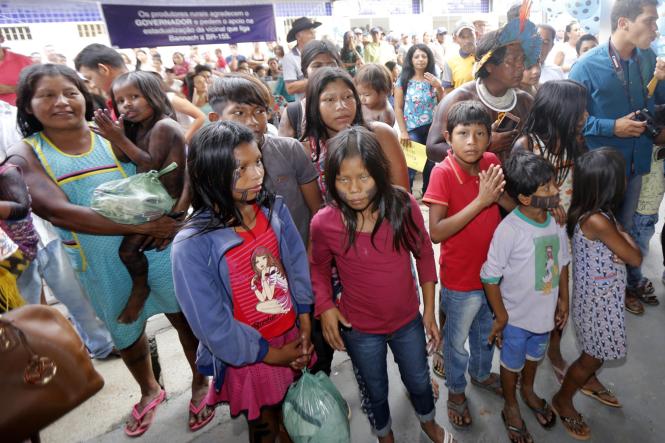 Menor município do Estado em contingente populacional (são pouco mais de 3,3 mil habitantes segundo estimativa do IBGE), Bannach, na região sul do Pará, recebeu, na tarde desta sexta-feira (05), a visita do governador Helder Barbalho, que já havia estado na cidade na condição de ministro da Integração Nacional. E, agora, como chefe do Executivo estadual, voltou para inaugurar uma Unidade Integrada de Polícia e anunciar novos investimentos, como a liberação de cinco quilômetros de asfalto para a sede do município, a futura inauguração de uma agência do Banco do Estado do Pará (Banpará) e um convênio para a construção de algumas pontes localizadas nas vicinais do município.

FOTO: MARCELO SEABRA / AGÊNCIA PARÁ
DATA: 05.04.2019
BELÉM - PA <div class='credito_fotos'>Foto: Marcelo Seabra / Ag. Pará   |   <a href='/midias/2019/originais/eb3e7778-d33b-4118-b92a-389da8e622c3.jpg' download><i class='fa-solid fa-download'></i> Download</a></div>