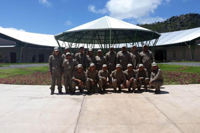Os condutores de visitantes do Parque Estadual Monte Alegre (Pema), no Baixo Amazonas, receberam, nesta quarta-feira (16), kits de uniformes compostos por camisas, calças, botas e chapéus. A doação dos kits, 26 no total, foi feita pela empresa de automóveis japonesa Nissan, após uma expedição realizada no Parque.

FOTO: ASCOM IDEFLOR
DATA: 17.01.2019
MONTE ALEGRE - PARÁ <div class='credito_fotos'>Foto: Ascom Ideflor   |   <a href='/midias/2019/originais/ec154ee7-9f16-4a14-bb72-9e0f3ba689e9.jpg' download><i class='fa-solid fa-download'></i> Download</a></div>