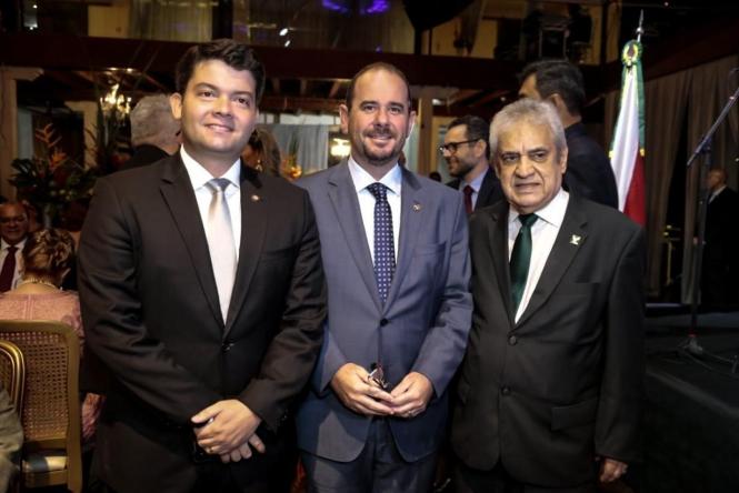 Com a meta de destravar o setor produtivo e aumentar a competitividade do Pará diante de outros mercados, o Governo do Estado firmou cooperação técnica com a Federação da Agricultura e Pecuária do Pará (Faepa). O termo, que envolve secretarias e autarquias da administração direta e indireta, foi assinado na noite desta sexta-feira (12), pelo vice-governador do Pará, Lúcio Vale, durante a cerimônia de posse da nova diretoria da entidade, em Belém.

FOTO: RICARDO AMANAJÁS / AGÊNCIA PARÁ
DATA: 13.04.2019
BELÉM - PARÁ <div class='credito_fotos'>Foto: Ricardo Amanajás / Ag. Pará   |   <a href='/midias/2019/originais/ed3f0f2f-aa6e-412f-bf0e-083ed003eaef.jpg' download><i class='fa-solid fa-download'></i> Download</a></div>