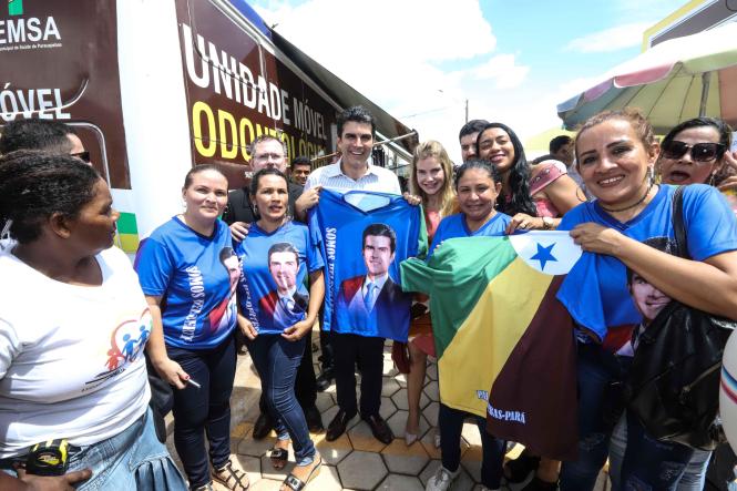 Seguindo agenda do programa "Governo por todo o Pará", o governador Helder Barbalho esteve, na manhã desta quarta-feira (3), em Parauapebas, distante cerca de 120 quilômetros de Marabá, atual sede administrativa do Estado. Ele participou da Ação de Cidadania promovida pelo ParáPaz, na Escola Municipal Nelson Mandela, no bairro Tropical, e visitou obras do Estado que estão em andamento no município, como a nova sede do ParáPaz e a Escola Estadual Irmã Dulce.

FOTO MARCO SANTOS / AGENCIA PARA
DATA 03.04.2019
PARAUAPEBAS - PARA <div class='credito_fotos'>Foto: Marco Santos / Ag. Pará   |   <a href='/midias/2019/originais/ed718c2a-e3b5-4fbe-9f59-e5c3ea0b42e0.jpg' download><i class='fa-solid fa-download'></i> Download</a></div>