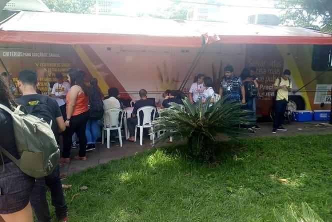 A Fundação Centro de Hemoterapia e Hematologia do Pará (Hemopa) fechou o dia de coleta no sábado (16), com o significativo saldo de 328 comparecimentos de voluntários, o que resultou em 246 coletas que vão atender quase mil pacientes que necessitam de transfusão de sangue na rede hospitalar.

FOTO: DIVULGAÇÃO
DATA: 17.03.2019
BELÉM - PA <div class='credito_fotos'>Foto: Divulgação   |   <a href='/midias/2019/originais/ee4a93b7-ffef-4107-978b-a749e4117be1.jpg' download><i class='fa-solid fa-download'></i> Download</a></div>