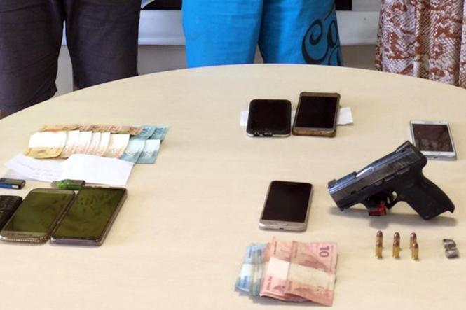 A Polícia Civil deflagrou, na madrugada desta quinta-feira (10), a segunda fase da Operação Preamar, para combate ao tráfico de drogas, em Abaetetuba, nordeste paraense. Três pessoas foram presas - duas em flagrante e outra em cumprimento a mandado de prisão preventiva - durante a operação. 

FOTO: DIVULGAÇÃO
DATA: 10.01.2019
ABAETETUBA - PARÁ <div class='credito_fotos'>Foto: ASCOM / PCPA   |   <a href='/midias/2019/originais/ee521502-eb42-48da-8e87-05a4d6bc24a0.jpg' download><i class='fa-solid fa-download'></i> Download</a></div>