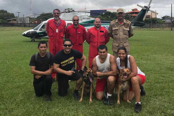 Após dois anos de criação do Canil e intensos meses de treinamentos específicos, Bombeiros Militares e um cão do Grupamento de Busca e Resgate do 4º Grupamento de Bombeiros Militar, realizam os últimos ajustes para embarcarem para Brumadinho (MG). 

FOTO: ASCOM / CBMPA
DATA: 27.03.2019
SANTARÉM - PARÁ <div class='credito_fotos'>Foto: Ascom CBMPA   |   <a href='/midias/2019/originais/ee61b07c-f959-43d3-9279-fd1755c0a652.jpg' download><i class='fa-solid fa-download'></i> Download</a></div>