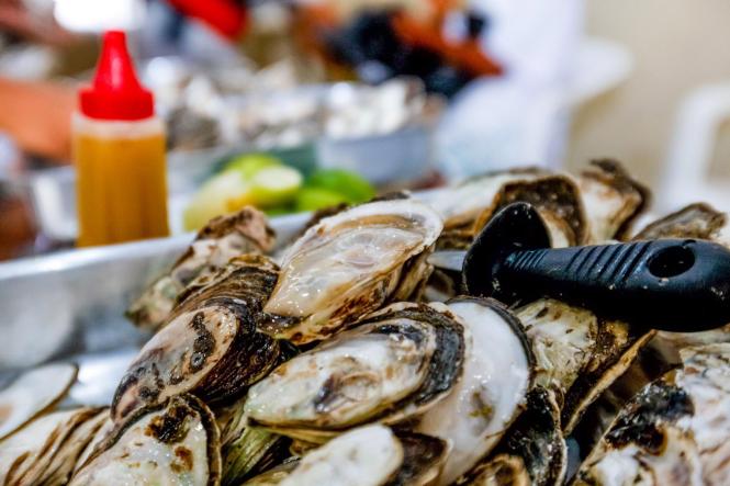 Com o objetivo de incentivar o consumo do pescado e não deixar faltar o alimento no período onde católicos não ingerem carne vermelha, começou nesta quarta-feira (17), a Feira do Pescado 2019, promovida pela Secretaria Estadual de Desenvolvimento Agropecuário e da Pesca (Sedap). O evento acontece, simultâneamente, em oito pontos da região metropolitana (sendo seis em Belém, um em Ananindeua e outro em Marituba) e em outros 47 municípios do interior paraense, em parceria com as respectivas prefeituras.

FOTO: MAYCON NUNES / AGÊNCIA PARÁ
DATA: 17.04.2019
BELÉM - PARÁ <div class='credito_fotos'>Foto: Maycon Nunes / Ag. Pará   |   <a href='/midias/2019/originais/eebe4c01-1db4-4df1-bfa4-2938a30c2929.jpg' download><i class='fa-solid fa-download'></i> Download</a></div>