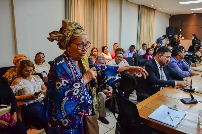 A Secretaria de Estado de Segurança Pública e Defesa Social do Pará (Segup) apresentou, nesta quinta-feira (25), a nova titular da Diretoria de Prevenção Social da Violência da Criminalidade (Diprev), Major Luciana Oliveira, durante reunião no plenário da instituição.

FOTO: ASCOM / SEGUP
DATA: 25.04.2019
BELÉM - PARÁ <div class='credito_fotos'>Foto: ASCOM / SEGUP   |   <a href='/midias/2019/originais/ef1d6ad0-d4f0-44eb-8c43-8d5761aa6dfd.jpg' download><i class='fa-solid fa-download'></i> Download</a></div>