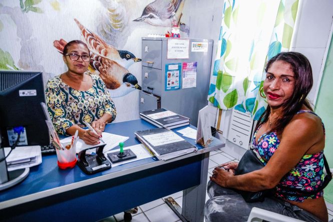 Dia 17 de maio é celebrado o Dia Internacional Contra a LGBTIfobia, momento representativo para a garantia da segurança e dos direitos de lésbicas, gays, bissexuais, travestis, transexuais e intersexuais. O governo do Estado entende a importância da data e vem trabalhando para a construção de um Pará livre de preconceitos, garantindo políticas públicas, direitos sociais, segurança, cidadania e liberdade para se viver.

FOTO: MAYCON NUNES / AGÊNCIA PARÁ
DATA: 17.05.2019
BELÉM - PARÁ <div class='credito_fotos'>Foto: Maycon Nunes / Ag. Pará   |   <a href='/midias/2019/originais/efa7908d-a306-4d1a-8d50-78b54189ad0c.jpg' download><i class='fa-solid fa-download'></i> Download</a></div>