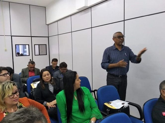 A assinatura de um convênio técnico entre o Sebrae e o Governo do Pará, por meio da Secretaria de Estado de Desenvolvimento Econômico (Sedeme) para ações conjuntas em prol do segmento das micros e pequenas empresas estaduais, marcou a 1ª reunião do Fórum das Microempresas e Empresas de Pequeno Porte do Estado do Pará (Femep).

FOTO: VALÉRIA NASCIMENTO
DATA: 05.05.2019
BELÉM -PARÁ <div class='credito_fotos'>Foto: Valéria Nascimento    |   <a href='/midias/2019/originais/f0233de0-8e9d-48b1-86fd-70b9a6ed1171.jpg' download><i class='fa-solid fa-download'></i> Download</a></div>